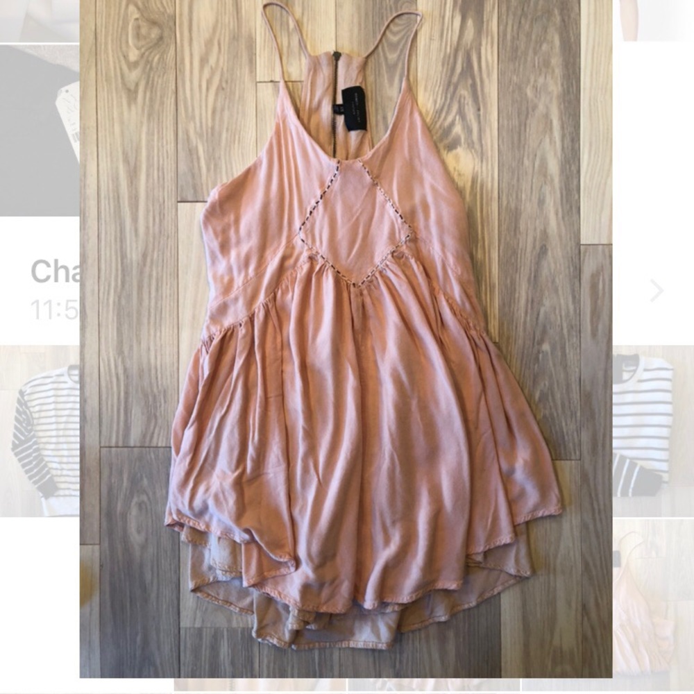 Romeo + Juliet Sleeveless Top on Peach